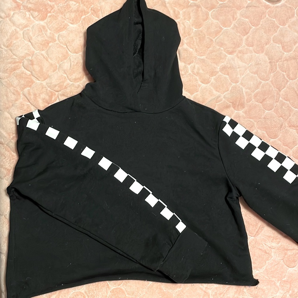 Adorable cropped hoodie in great condition!!